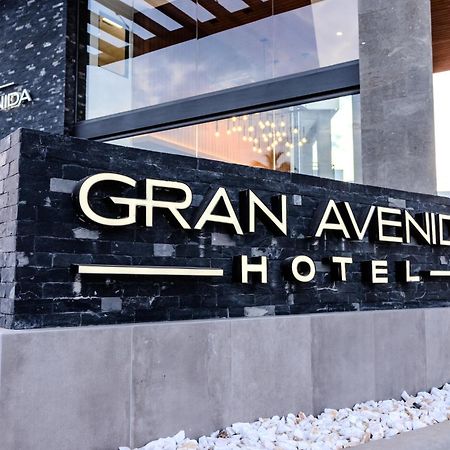 Hotel Gran Avenida, Навохоа Экстерьер фото