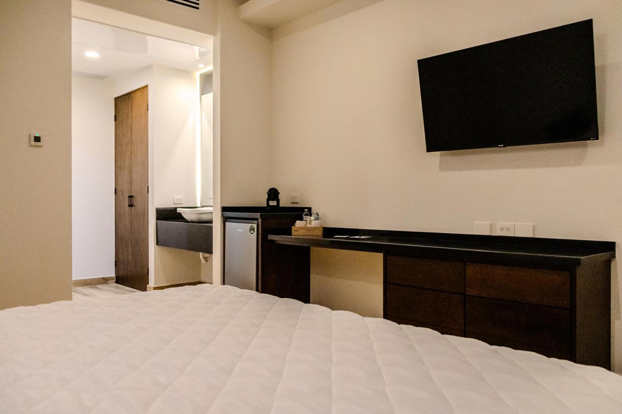 Hotel Gran Avenida, Навохоа Экстерьер фото