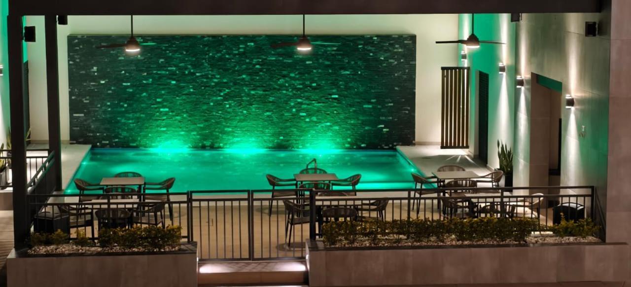Hotel Gran Avenida, Навохоа Экстерьер фото