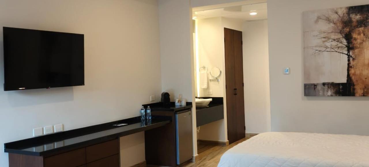 Hotel Gran Avenida, Навохоа Экстерьер фото