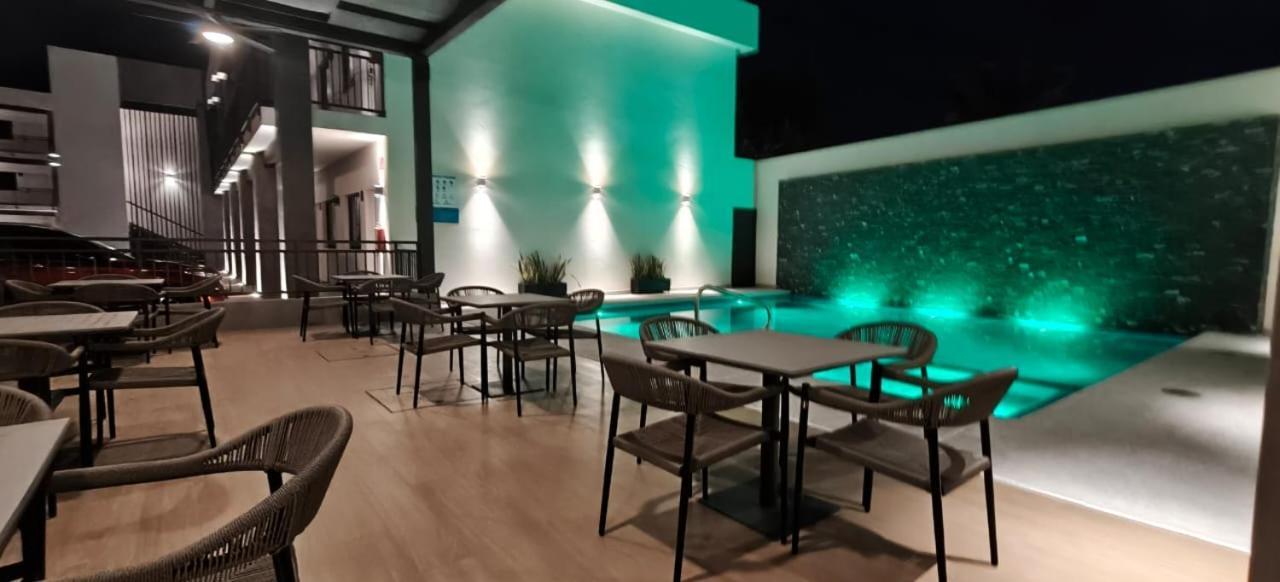 Hotel Gran Avenida, Навохоа Экстерьер фото